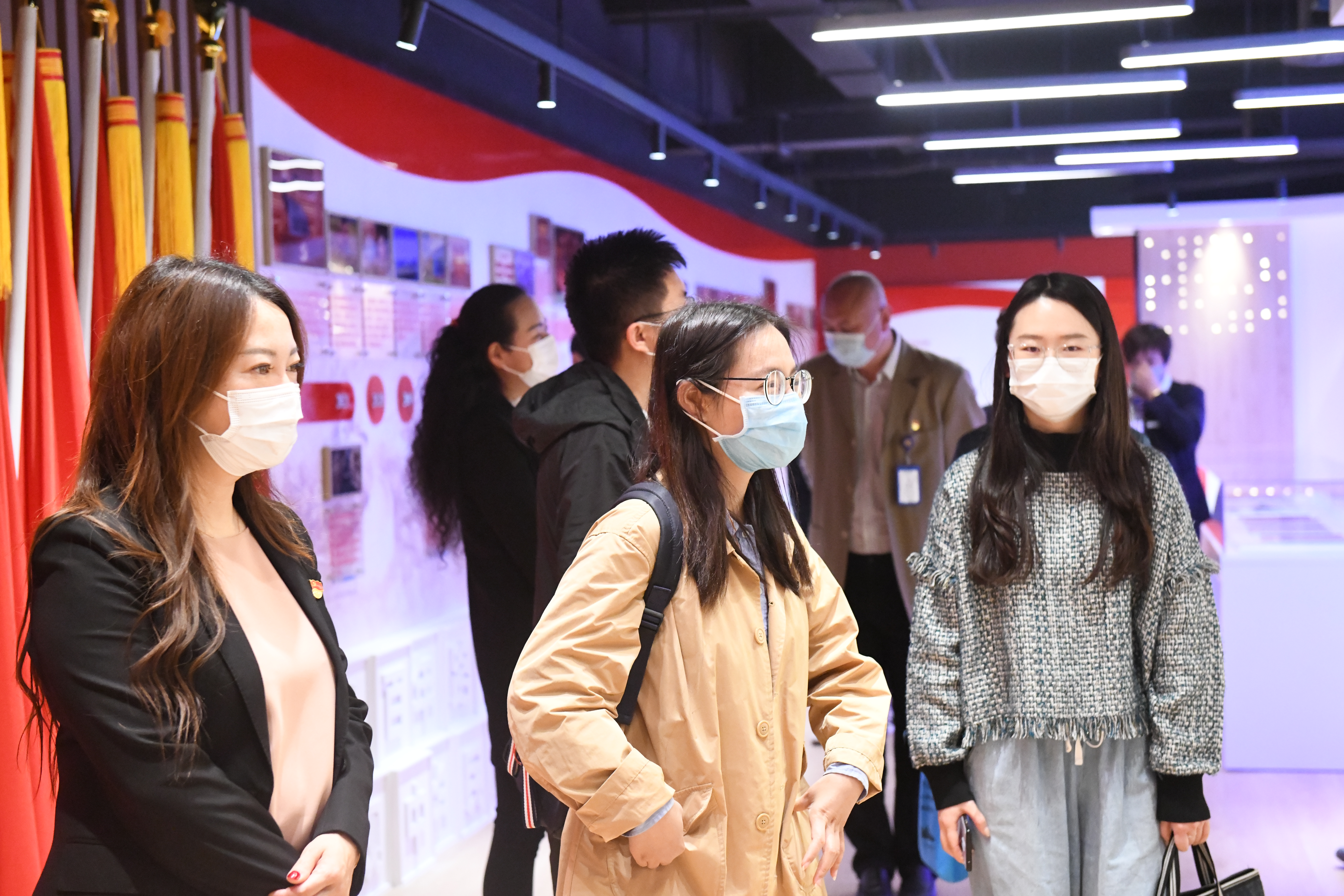 官渡区委组织部科长一行调查党建工作